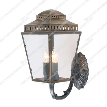 Mansion House 3 Light Wall Lantern &#8211; Brass