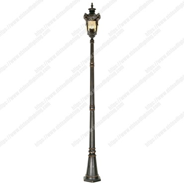Philadelphia 3 Light Large Lamp Post &#8211; Old Bronze