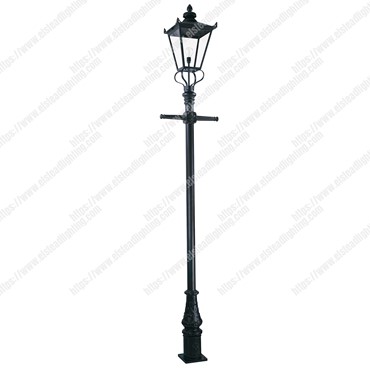 Wilmslow 1 Light Lamp Post